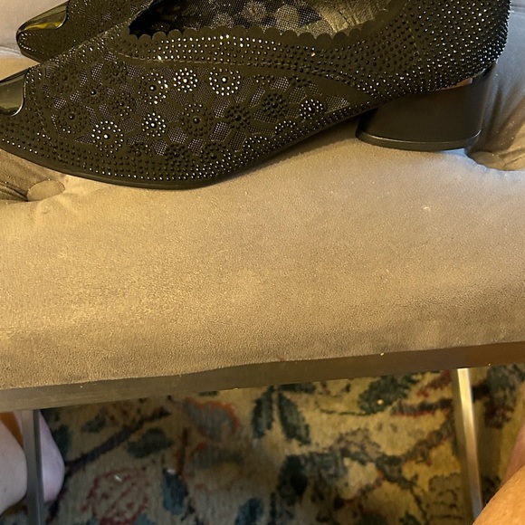 Women’s dress shoes soft stretchy side - Picture 2 of 5